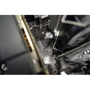 Б/У ПК (Xeon E3-1230 V6, 16 384 МБ, HDD 1000 ГБ, SSD 240 ГБ, Radeon RX580, GA-H110M-D3A, 700 W). Новые корпус и SSD. Процессор аналог Core i7-7700-5